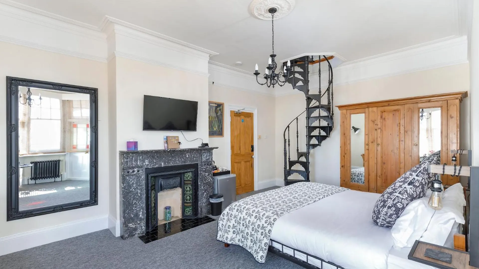 Finest Retreats - Pittodrie Guest House - Apartment 6 contacts